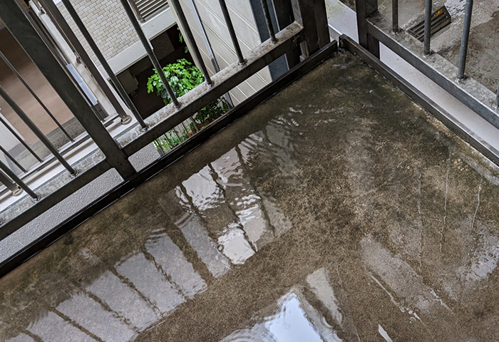 ベランダの雨漏り