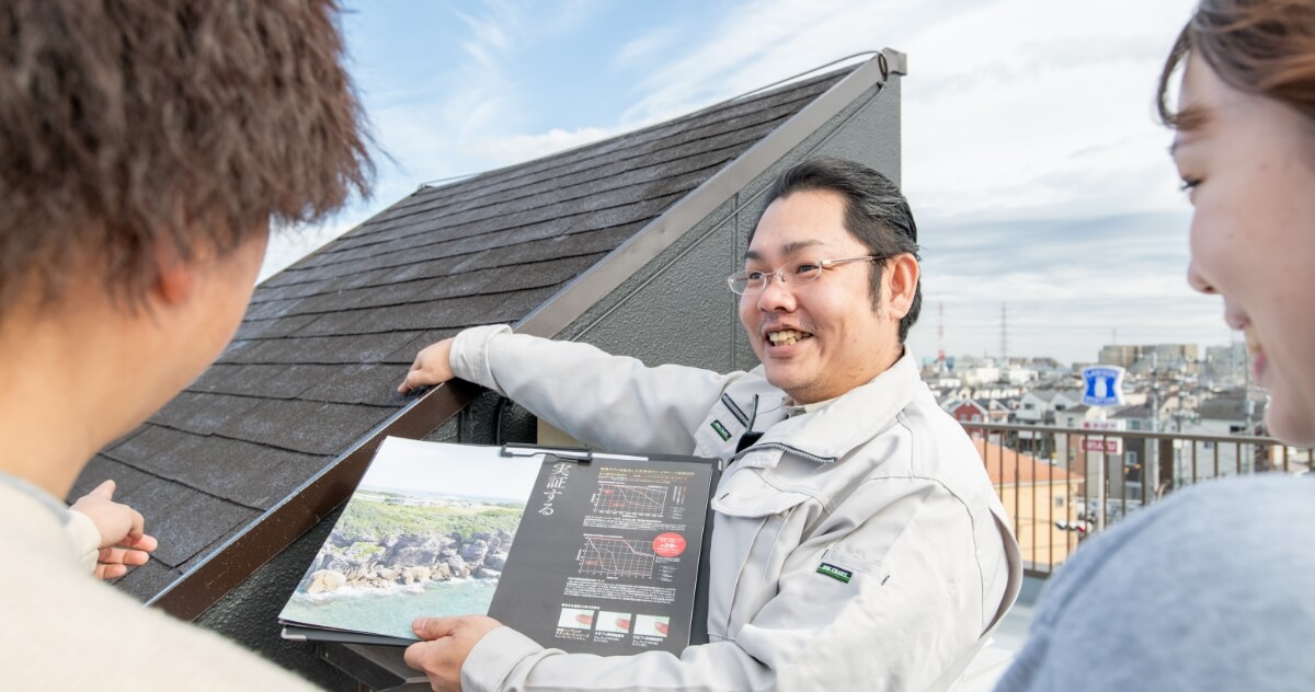 横浜屋根工事店接客写真